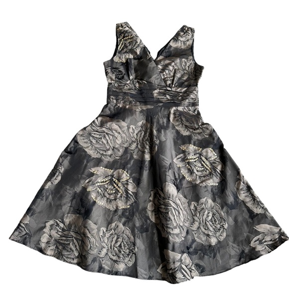 Robbie Bee Women's Brown A-Line Floral Print with Embroideries V-Neck Midi Dress - Picture 7 of 12